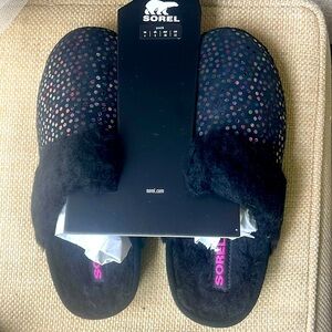 NIB Sorel Youth Black Iridescent Suede Nakiska II Slide Slipper Size Big Kid 4